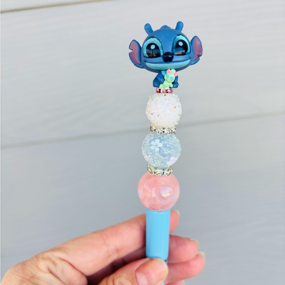 Stitch doorable pen